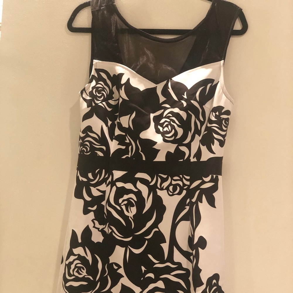 Black and white Rose print dress...Large